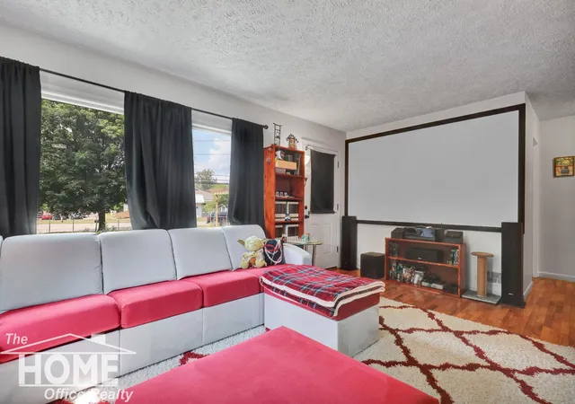 2nd image of 825 W Lake Lansing Rd, East Lansing, MI 48823 | MLS# 5050218862