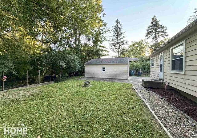 28th image of 825 W Lake Lansing Rd, East Lansing, MI 48823 | MLS# 5050218862