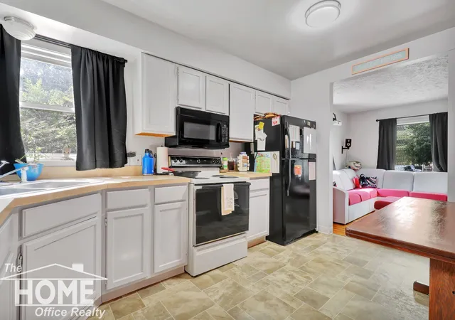 4th image of 825 W Lake Lansing Rd, East Lansing, MI 48823 | MLS# 5050218862