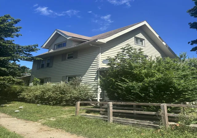 Photo 2 of Single family home for sale at 301 Perry St, Albion, MI 49224 | MLS# 55026043301 | Listing updated on 2026-08-27