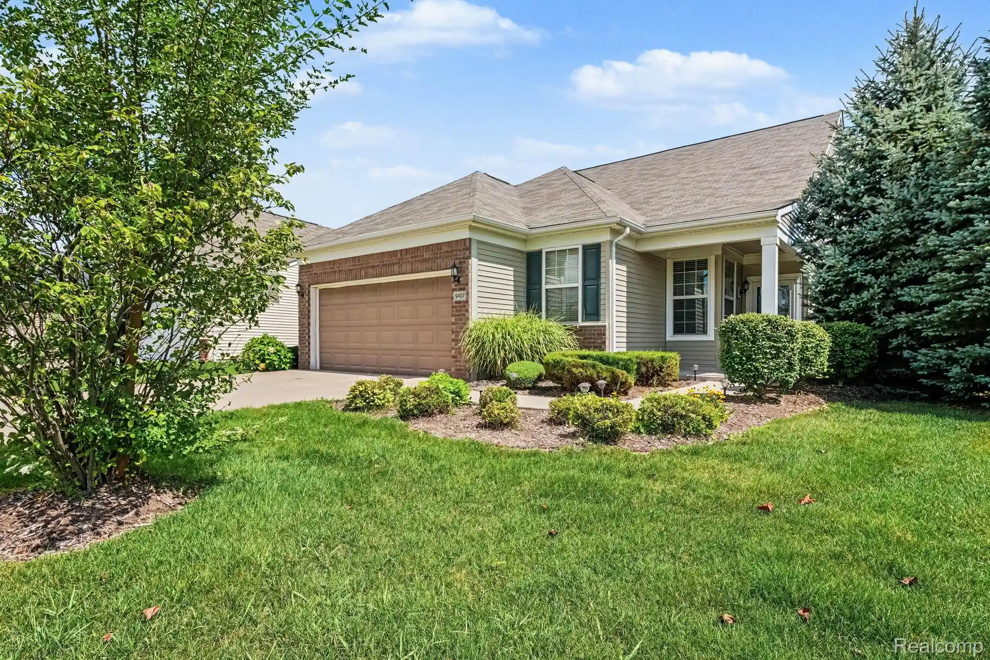 Listing Photo 2 - Condo for sale in 9407 Sand Hl Dr located at 9407 Sand Hl Dr, Grand Blanc, MI 48439 - Unit 9407 Sand Hl Dr