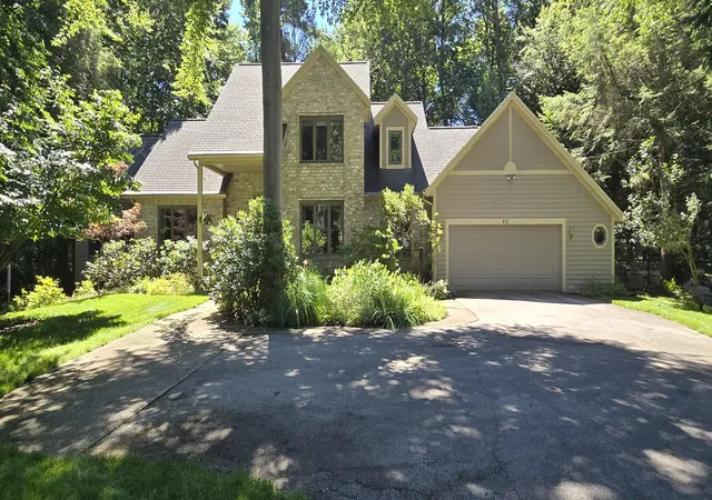 Photo 1 of Single family home for sale at 913 W Wellington Ct, Norton Shores, MI 49441 | MLS# 71026043304 | Listing updated on 2026-09-09