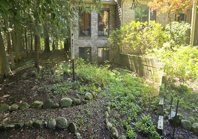 Photo 3 of Single family home for sale at 913 W Wellington Ct, Norton Shores, MI 49441 | MLS# 71026043304 | Listing updated on 2026-09-09