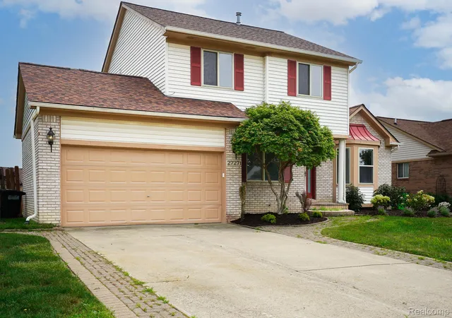 Photo 3 of Single family home for sale at 27271 Sparrow Ct, Chesterfield, MI 48051 | MLS# 20261065575 | Listing updated on 2026-08-18