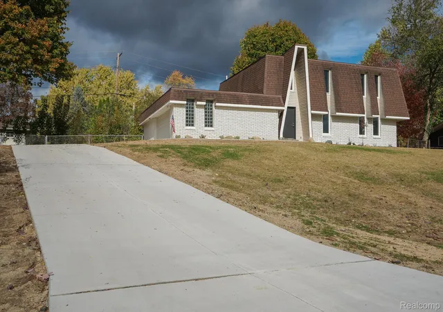 Photo 2 of Single family home for sale at 6578 Greene Hvn Dr, Clarkston, MI 48348 | MLS# 20261065576 | Listing updated on 2026-08-18