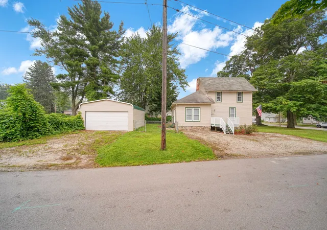 Photo 2 of Single family home for sale at 209 E Main St, Parma, MI 49269 | MLS# 55026043314 | Listing updated on 2026-08-18
