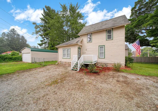 Photo 3 of Single family home for sale at 209 E Main St, Parma, MI 49269 | MLS# 55026043314 | Listing updated on 2026-08-18