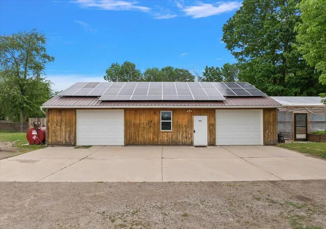 4th image of 805 W Moore Rd, Grant, MI 49327 | MLS# 65026043316