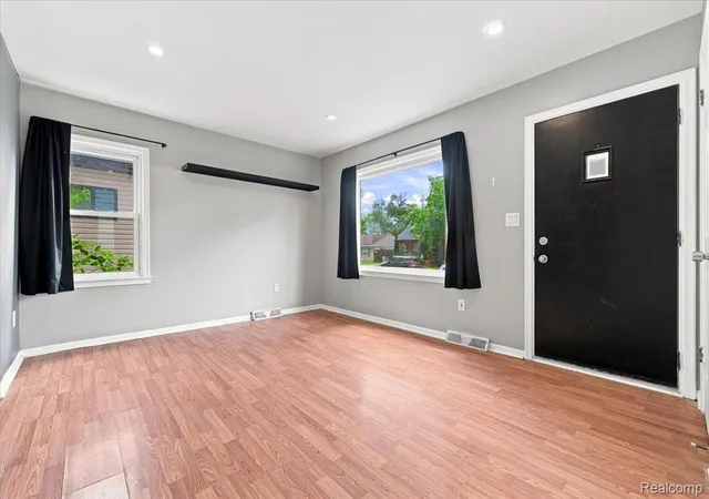 Photo 3 of Single family home for sale at 1527 E Meyers Ave, Hazel Park, MI 48030 | MLS# 20261065598 | Listing updated on 2026-08-19