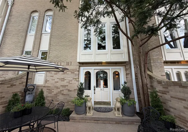 Listing Photo 2 - Condo for sale in building located at 362 Southfield Rd, Birmingham, MI 48009