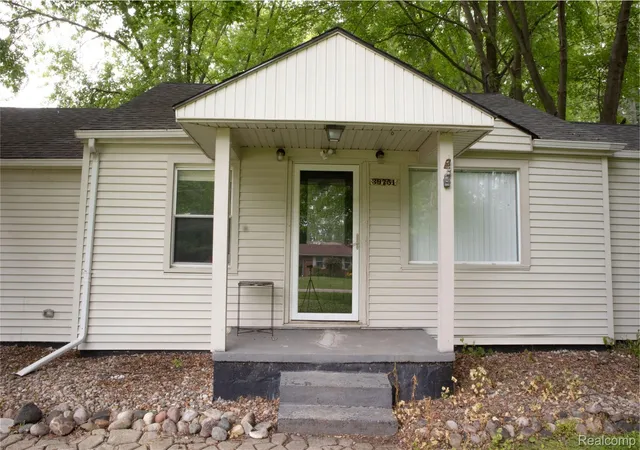 Photo 3 of Single family home for sale at 39751 Sylvia St, Harrison Township, MI 48045 | MLS# 20261065615 | Listing updated on 2026-09-09