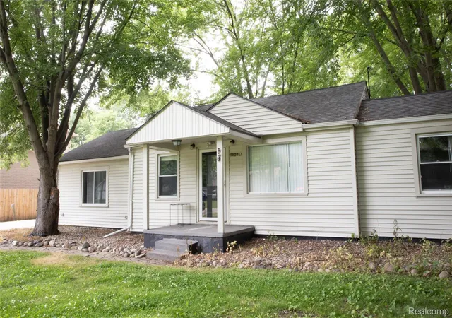 Photo 3 of Single family home for sale at 39751 Sylvia St, Harrison Township, MI 48045 | MLS# 20261065615 | Listing updated on 2026-09-09