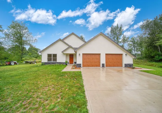 Photo 1 of Single family home for sale at 4535 State Rd, Hillsdale, MI 49242 | MLS# 55026043335 | Listing updated on 2026-09-14