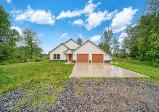 Photo 2 of Single family home for sale at 4535 State Rd, Hillsdale, MI 49242 | MLS# 55026043335 | Listing updated on 2026-09-14