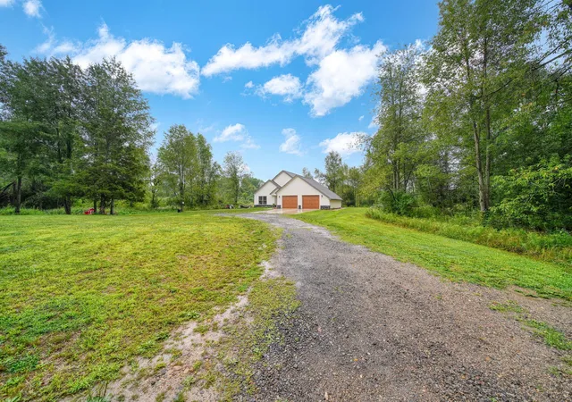 Photo 3 of Single family home for sale at 4535 State Rd, Hillsdale, MI 49242 | MLS# 55026043335 | Listing updated on 2026-09-14