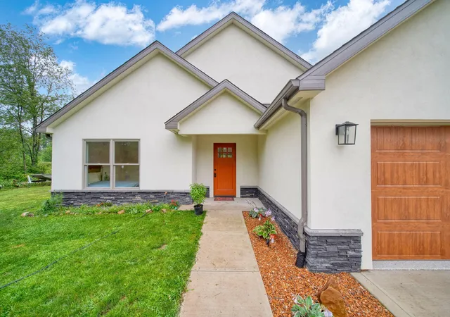 Photo 4 of Single family home for sale at 4535 State Rd, Hillsdale, MI 49242 | MLS# 55026043335 | Listing updated on 2026-09-14