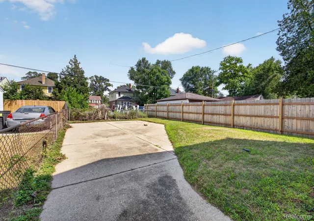 Photo 4 of Single family home for sale at 16230 Griggs St, Detroit, MI 48221 | MLS# 20261065620 | Listing updated on 2026-10-03
