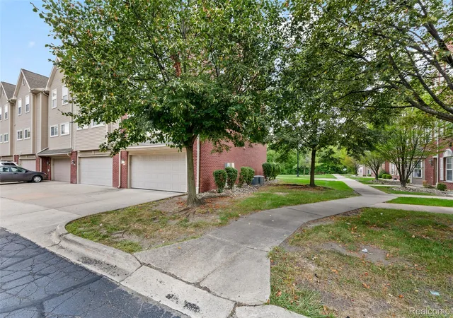 Listing Photo 5 - Condo for sale in building located at 22730 Goddard Rd, Taylor, MI 48180