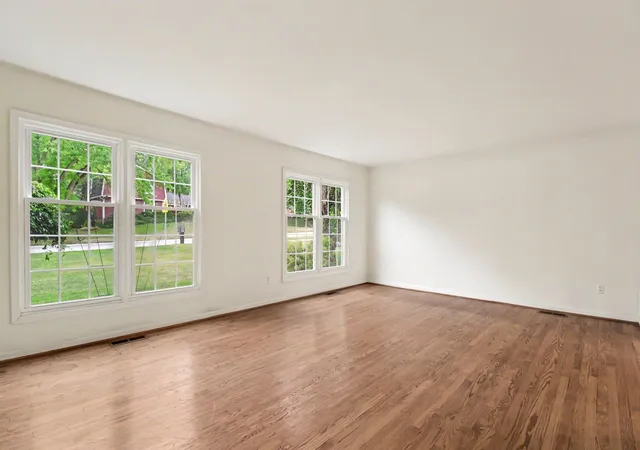 Photo 4 of Single family home for sale at 34214 Old Timber Rd, Farmington Hills, MI 48331 | MLS# 81026043348 | Listing updated on 2026-08-19