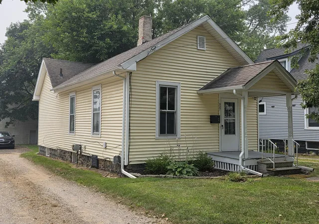 1st image of 527 Webb St, Jackson, MI 49202 | MLS# 55026043349