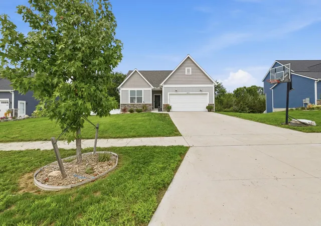 Photo 2 of Single family home for sale at 6927 Caliburn Dr Se, Caledonia, MI 49316 | MLS# 65026043344 | Listing updated on 2026-09-04