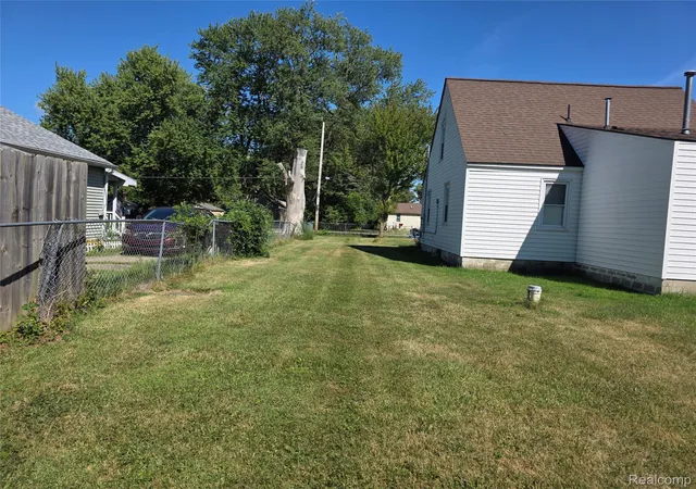 Photo 2 of Single family home for sale at 1198 Brabbs St, Burton, MI 48509 | MLS# 20261065640 | Listing updated on 2026-09-12
