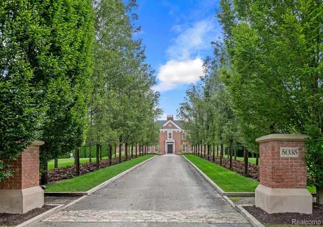 Photo 3 of Single family home for sale at 5035 Brookdale Rd, Bloomfield Hills, MI 48304 | MLS# 20261065646 | Listing updated on 2026-08-21