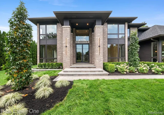 Photo 1 of Single family home for sale at 933 Robinhood Rd, Bloomfield Hills, MI 48304 | MLS# 20261065647 | Listing updated on 2026-10-20