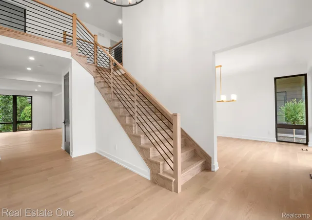 Photo 4 of Single family home for sale at 933 Robinhood Rd, Bloomfield Hills, MI 48304 | MLS# 20261065647 | Listing updated on 2026-10-20