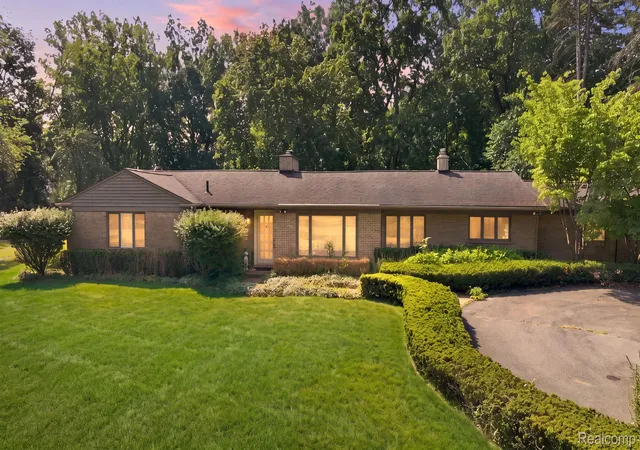 Photo 1 of Land for sale at 6975 Wing Lake Rd, Bloomfield Hills, MI 48301 | MLS# 20261065648 | Listing updated on 2026-09-02