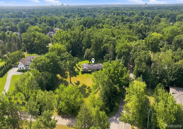 Photo 2 of Land for sale at 6975 Wing Lake Rd, Bloomfield Hills, MI 48301 | MLS# 20261065648 | Listing updated on 2026-09-02