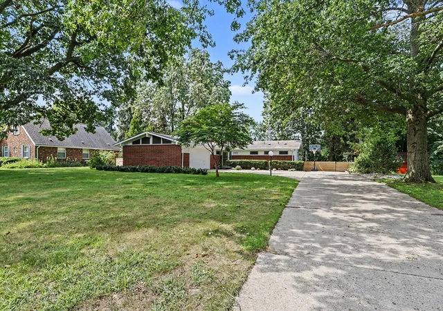 Photo 1 of Single family home for sale at 3206 W Valley View Dr, Saint Joseph, MI 49085 | MLS# 69026043357 | Listing updated on 2026-08-18