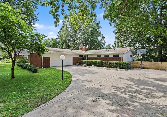 Photo 2 of Single family home for sale at 3206 W Valley View Dr, Saint Joseph, MI 49085 | MLS# 69026043357 | Listing updated on 2026-08-18