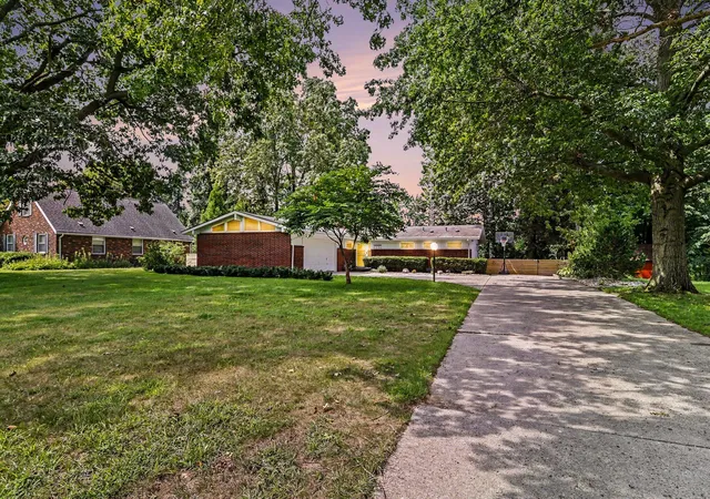 Photo 3 of Single family home for sale at 3206 W Valley View Dr, Saint Joseph, MI 49085 | MLS# 69026043357 | Listing updated on 2026-08-18