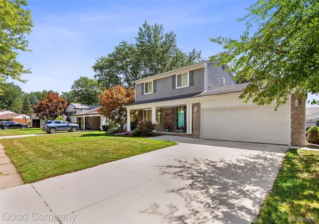 Photo 3 of Single family home for sale at 3740 Horseshoe Dr, Troy, MI 48083 | MLS# 20261065660 | Listing updated on 2026-09-15