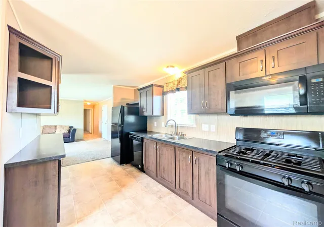 Photo 3 of Single family home for sale at 17092 Canterbury Cir, Holly, MI 48442 | MLS# 20261065659 | Listing updated on 2026-10-18