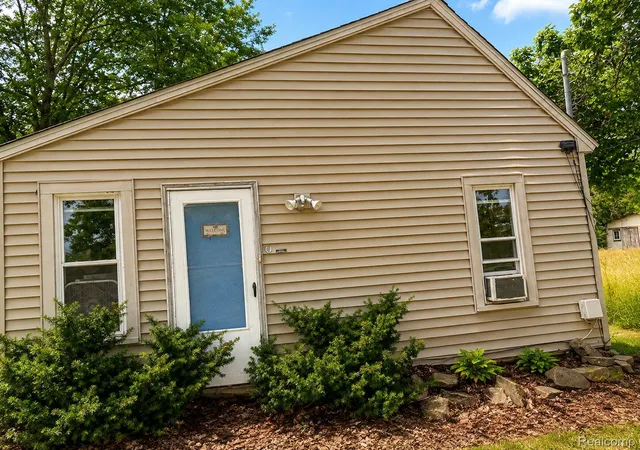 Photo 3 of Single family home for sale at 4207 N Carland Rd, Elsie, MI 48831 | MLS# 20261065668 | Listing updated on 2026-09-29