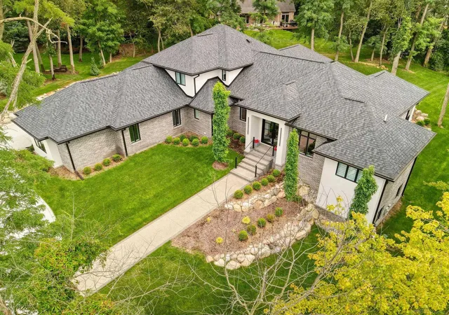 Photo 2 of Single family home for sale at 521 Iroquois Ct, Oxford, MI 48371 | MLS# 58050218892 | Listing updated on 2026-08-28