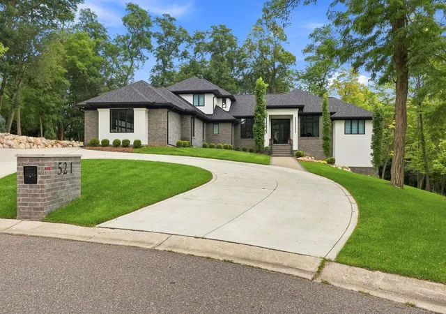 Photo 3 of Single family home for sale at 521 Iroquois Ct, Oxford, MI 48371 | MLS# 58050218892 | Listing updated on 2026-08-28
