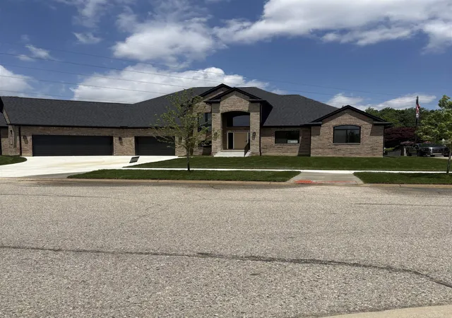 Photo 1 of Single family home for sale at 10505 Excalibur Dr, Shelby Township, MI 48315 | MLS# 58050218899 | Listing updated on 2026-08-18