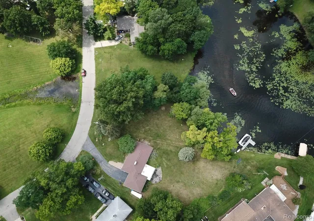 Photo 3 of Land for sale at 3306 Indianview Dr, Waterford, MI 48329 | MLS# 20261065674 | Listing updated on 2026-08-20