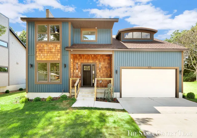 1st image of 1032 Arlington Ave, Grand Haven, MI 49417 | MLS# 71026043361