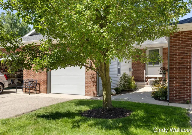 2nd image of 161 Laurelwood Ct Sw #98, Grand Rapids, MI 49548 | MLS# 65026043365