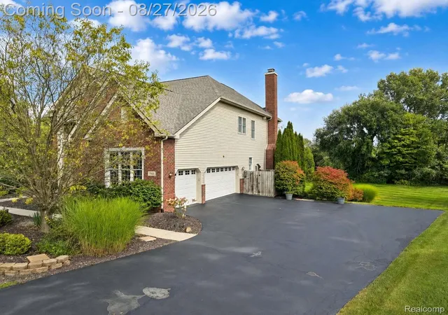 Photo 4 of Single family home for sale at 1968 Scenic Dr, Milford Charter Township Oakland, MI 48380 | MLS# 20261065688 | Listing updated on 2026-09-10