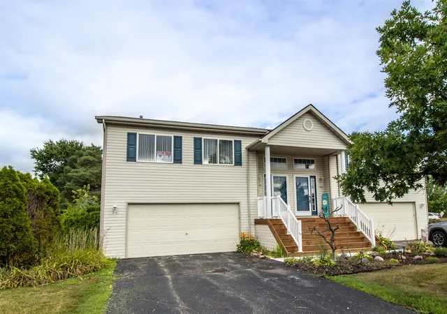 1st image of 9362 Lake Park Dr, Grand Blanc, MI 48439 | MLS# 5050218914