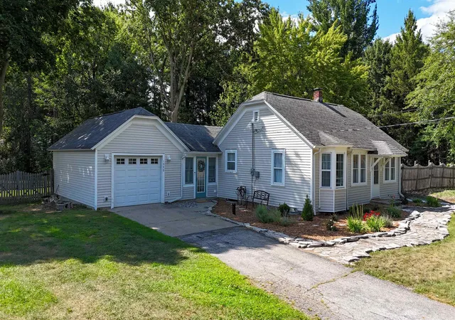 2nd image of 1990 S Poseyville Rd, Midland, MI 48640 | MLS# 79080072471