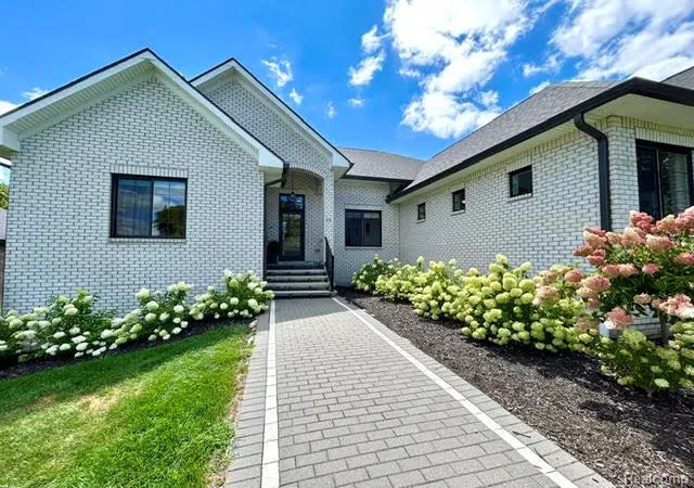 Photo 3 of Single family home for sale at 39 Stark Rd, Rochester Hills, MI 48307 | MLS# 20261065723 | Listing updated on 2026-09-14