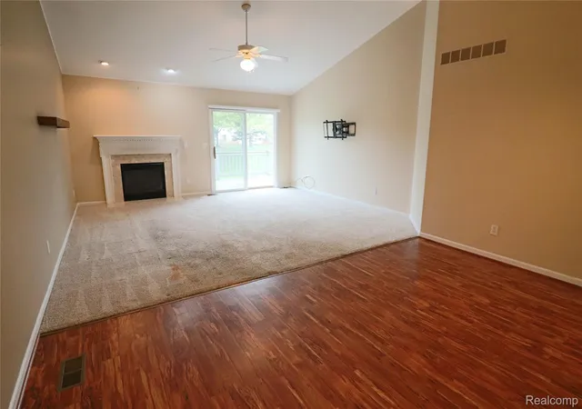 Listing Photo 5 - Condo for sale in building located at 22811 Woodcreek Dr, Taylor, MI 48180