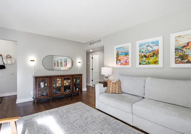 1st image of 416 Walnut Ave, Royal Oak, MI 48073 | MLS# 20261065729