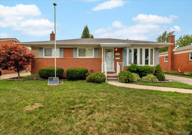 2nd image of 1952 Lakeview St, Trenton, MI 48183 | MLS# 20261065732
